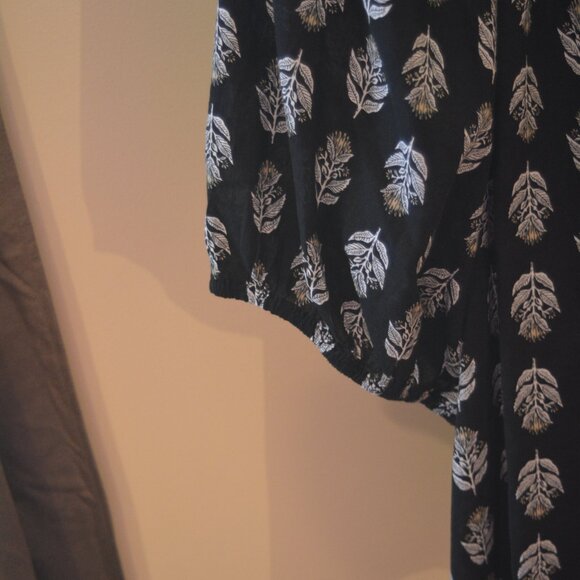 🌿 Old Navy NWT Black Leaf Print Top – Shoulder Tie Back – Size 4X 🌿 - Picture 3 of 8